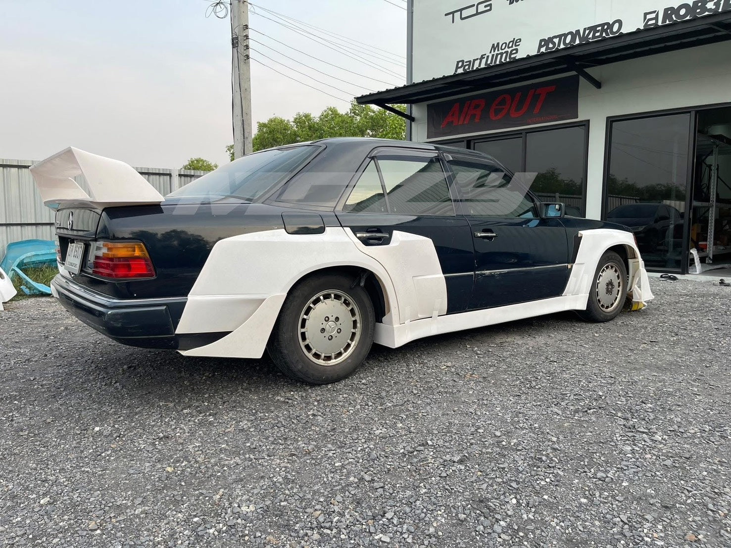 MOZY - TLIBEKUA – KIT LARGE CARROSSERIE Mercedes Benz W124